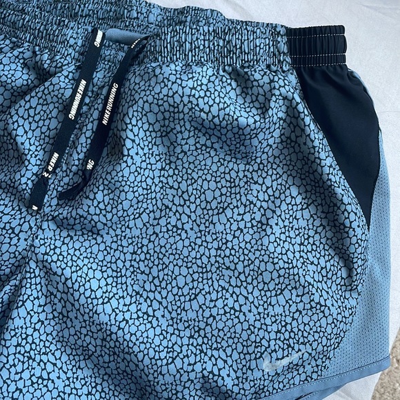 Grey Nike shorts - Picture 3 of 10